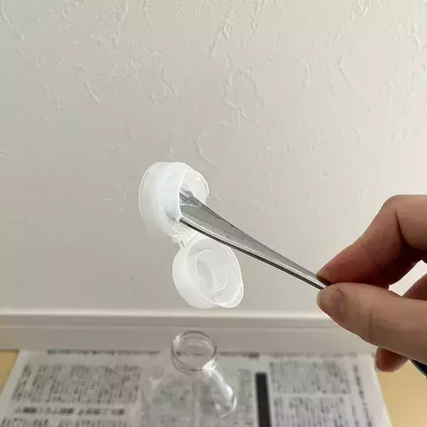 『調味料キャップが外れない』を解決！　驚きの裏技に「これは知らなかった」