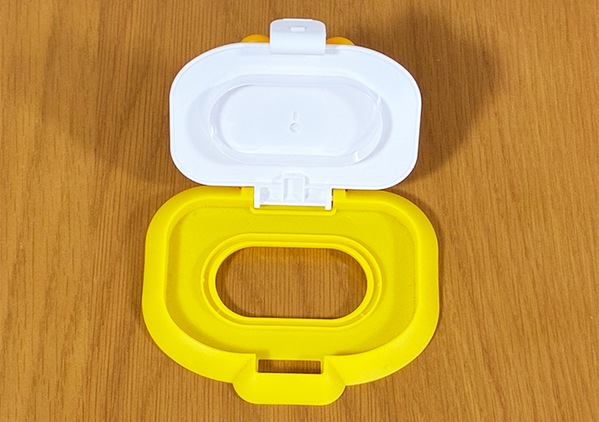 『ウェットシートの蓋』をノートに貼ると…　試して便利だった活用法に「座布団3枚！」