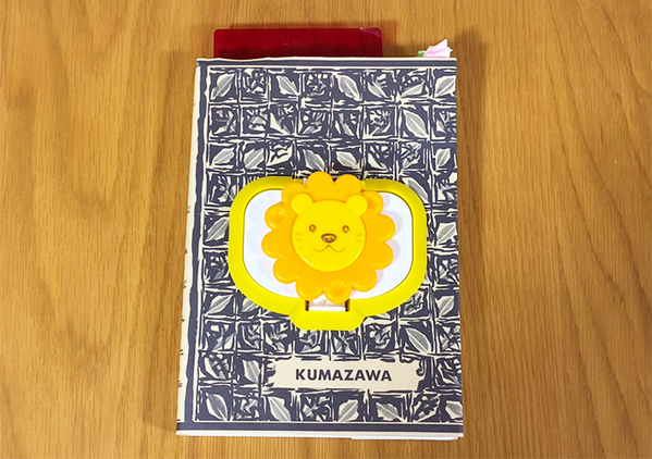 『ウェットシートの蓋』をノートに貼ると…　試して便利だった活用法に「座布団3枚！」