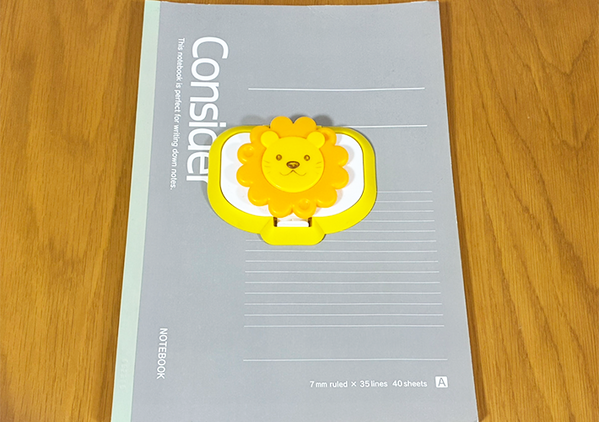 『ウェットシートの蓋』をノートに貼ると…　試して便利だった活用法に「座布団3枚！」