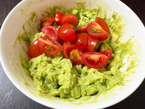 アボカドがあったらこれ作って！　10分でできる絶品ソースに「食べる手が止まらない」