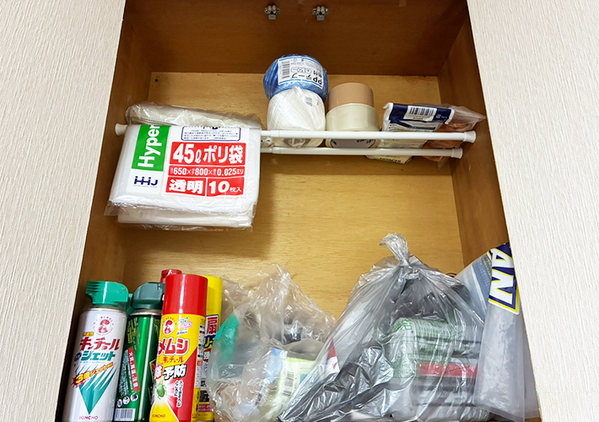 戸棚を開けた瞬間になだれが…　ゴチャゴチャを解消する『収納技』を試したらスッキリ！