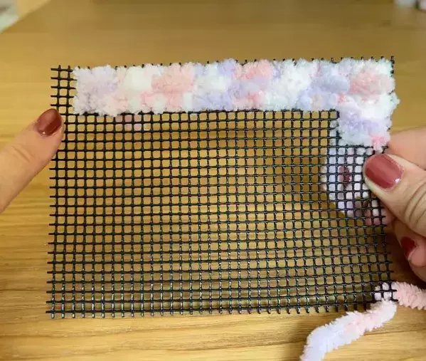 100均『鉢底ネット』にモールを通すと？　手作りのケースに「かわいすぎ」「絶対作る」