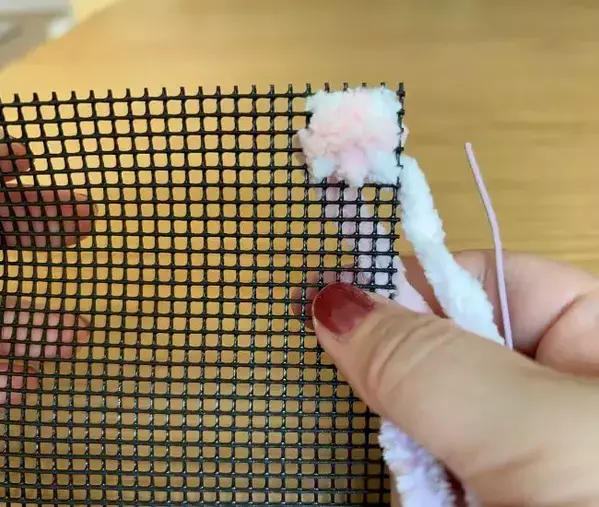 100均『鉢底ネット』にモールを通すと？　手作りのケースに「かわいすぎ」「絶対作る」