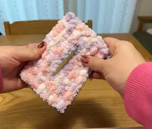 100均『鉢底ネット』にモールを通すと？　手作りのケースに「かわいすぎ」「絶対作る」