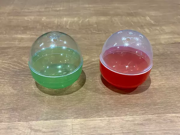 カプセルトイ容器の意外な活用方法　ズボラ会社員の毎日が便利になった、3つの収納テク
