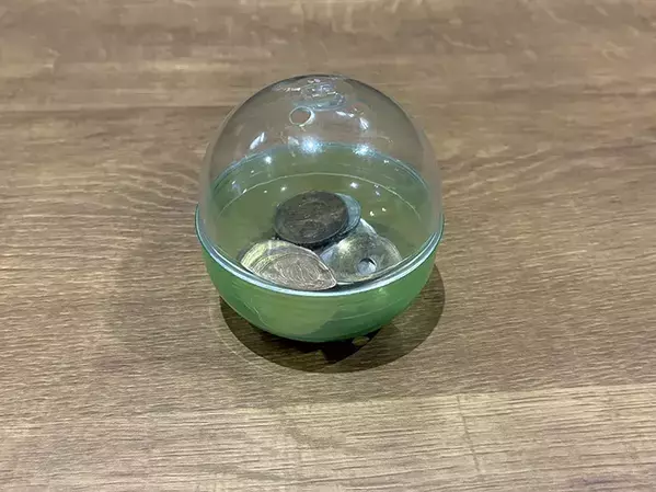 カプセルトイ容器の意外な活用方法　ズボラ会社員の毎日が便利になった、3つの収納テク