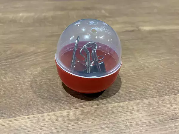 カプセルトイ容器の意外な活用方法　ズボラ会社員の毎日が便利になった、3つの収納テク