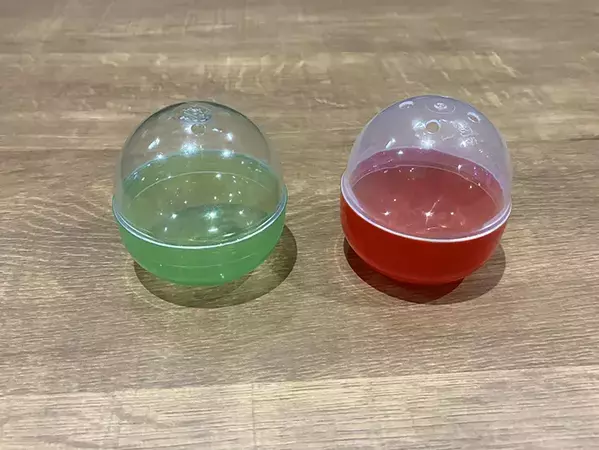カプセルトイ容器の意外な活用方法　ズボラ会社員の毎日が便利になった、3つの収納テク