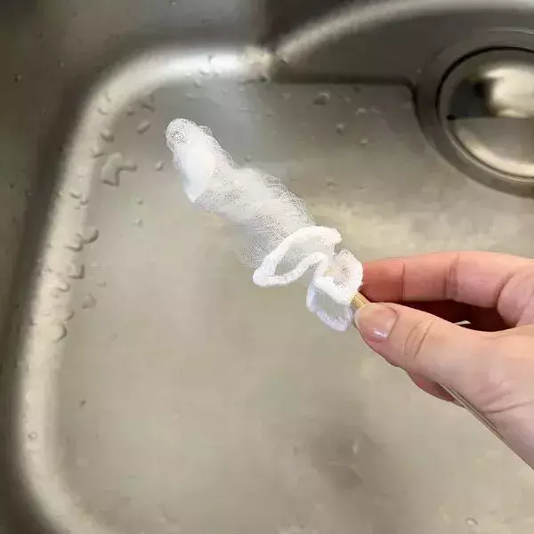 箸に『水切りネット』を巻きつけると？　意外な活用法に「コレは見事」「頭いい」