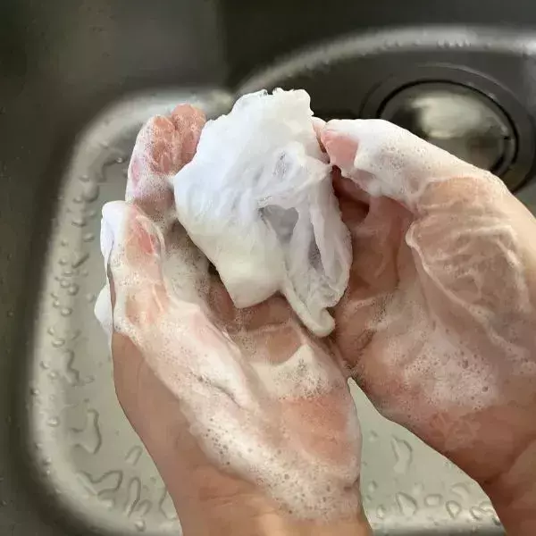 箸に『水切りネット』を巻きつけると？　意外な活用法に「コレは見事」「頭いい」