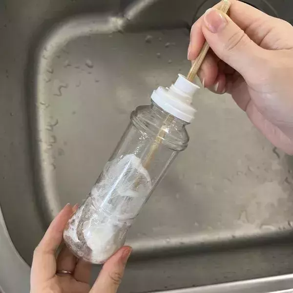 箸に『水切りネット』を巻きつけると？　意外な活用法に「コレは見事」「頭いい」