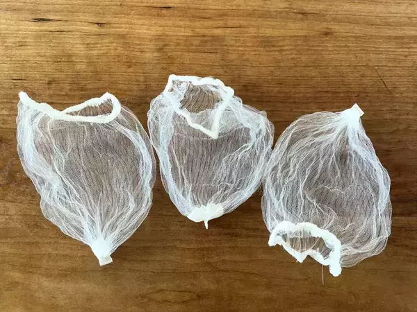 箸に『水切りネット』を巻きつけると？　意外な活用法に「コレは見事」「頭いい」