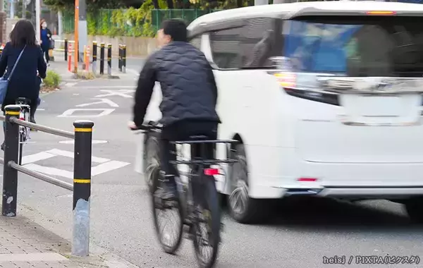 車道の自転車を抜かす時は…　知らないと違反になる4月からの新ルールは？