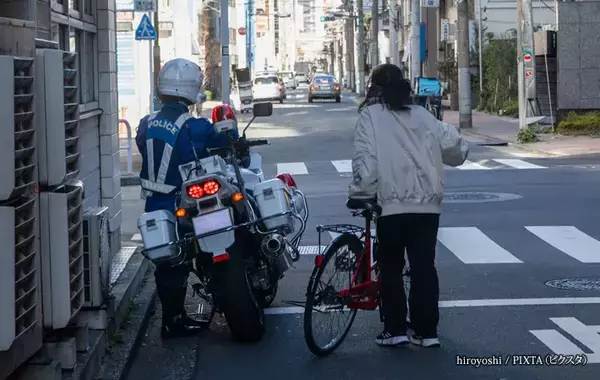 自転車に乗る人は見て！　意外と簡単な「ニセモノ警官の見分け方」【青切符詐欺】