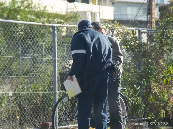 自転車に乗る人は見て！　意外と簡単な「ニセモノ警官の見分け方」【青切符詐欺】