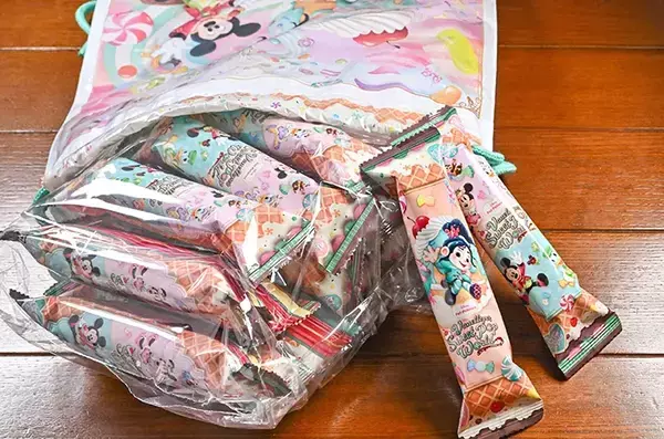 配り終わった『ディズニー土産』のパッケージは捨てずに？　「旅行で活躍」「子供にも使いやすい」