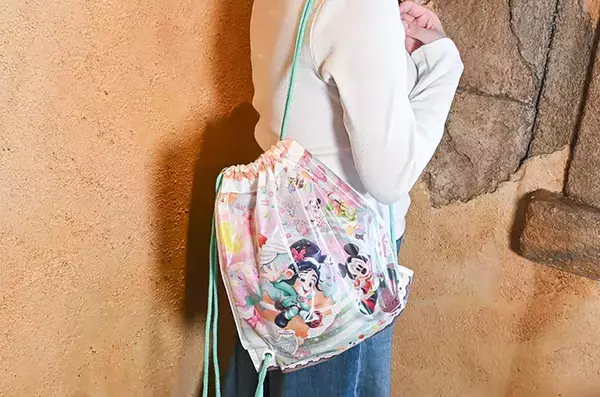 配り終わった『ディズニー土産』のパッケージは捨てずに？　「旅行で活躍」「子供にも使いやすい」
