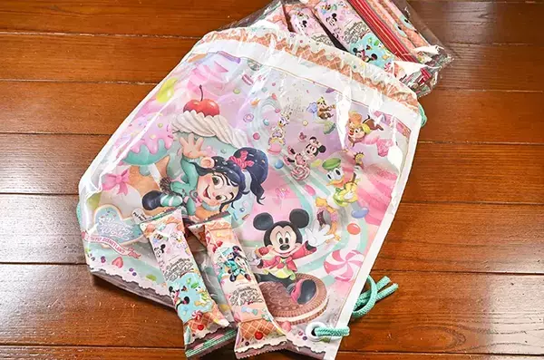 配り終わった『ディズニー土産』のパッケージは捨てずに？　「旅行で活躍」「子供にも使いやすい」