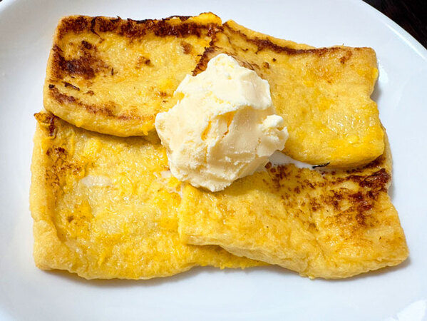 食パンの代わりに使ったのは？　意外すぎるフレンチトーストのレシピに「絶妙なあまじょっぱさ！」