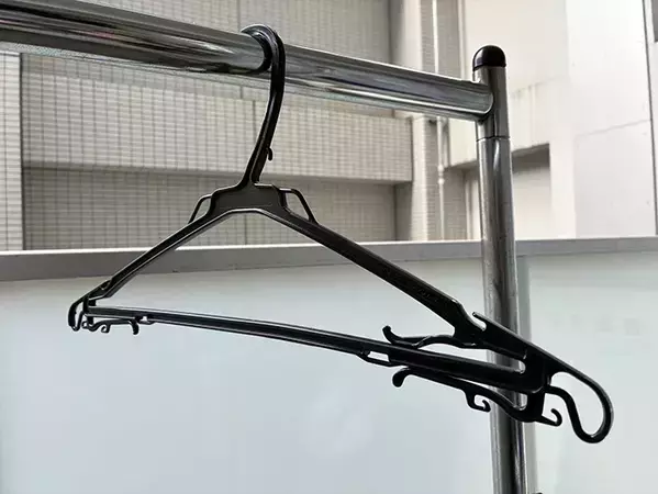 通常干しより数時間早く乾く！　ハンガー2本を使った『フード速乾方法』を実証したら…