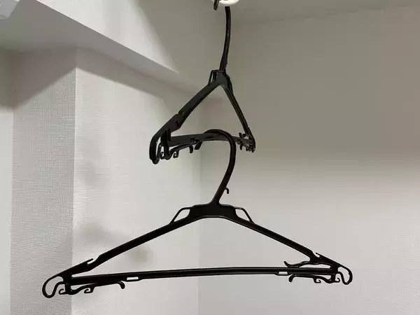 通常干しより数時間早く乾く！　ハンガー2本を使った『フード速乾方法』を実証したら…