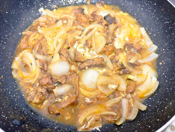 サバの味噌煮、そのまま食べるより？　意外なアイディアレシピに「食べる手が止まらない」