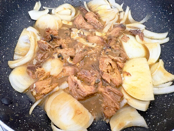 サバの味噌煮、そのまま食べるより？　意外なアイディアレシピに「食べる手が止まらない」