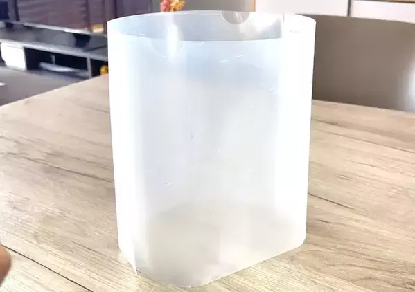 古いクリアファイルを冷蔵庫に貼ると？　家族が喜ぶ使い道に「捨てなくてよかった」