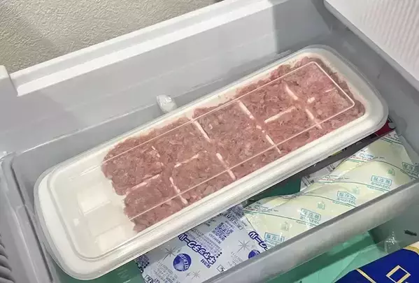 製氷皿に『ひき肉』を詰めたら…　できたものに「子供がパクパク食べた」「冷凍ストックにもいい」