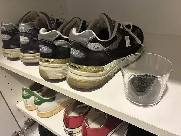 使い終わったカイロの意外な活用法　靴の消臭に使える2つのアイディアに「経済的」