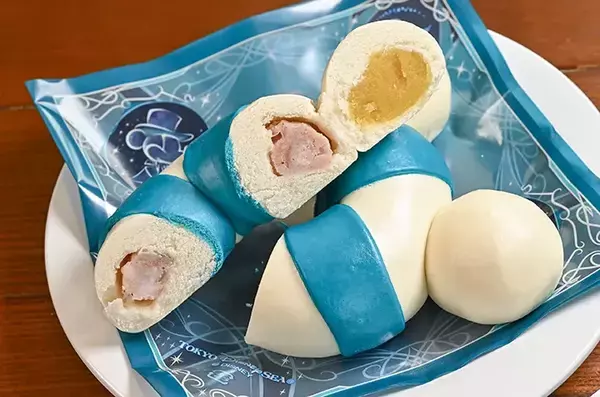 ディズニーで買った『青い中華まん』　中身を見たら…まさかの「味の組み合わせ」だった！