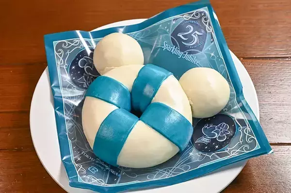 ディズニーで買った『青い中華まん』　中身を見たら…まさかの「味の組み合わせ」だった！