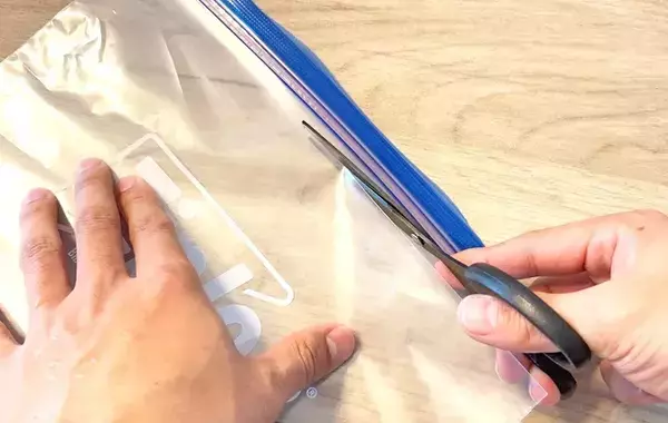 古いジッパー袋、まだ捨てないで！　思わぬ使い道に「これ便利」「バラバラにならない」