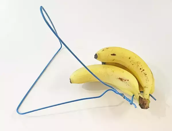 針金ハンガーが『バナナスタンド』に変身　思わぬ活用法に「想像以上に満足」