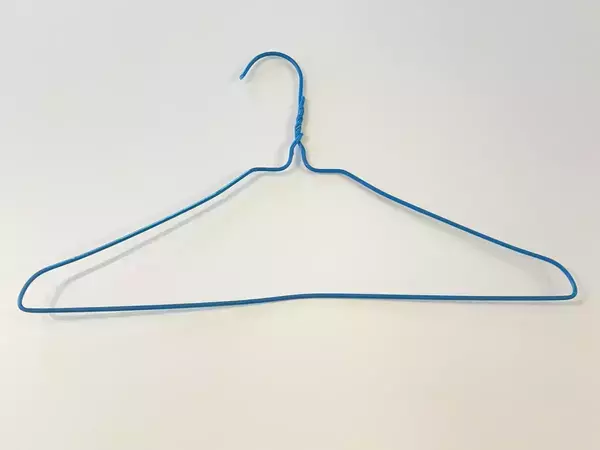 針金ハンガーが『バナナスタンド』に変身　思わぬ活用法に「想像以上に満足」