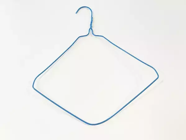 針金ハンガーが『バナナスタンド』に変身　思わぬ活用法に「想像以上に満足」