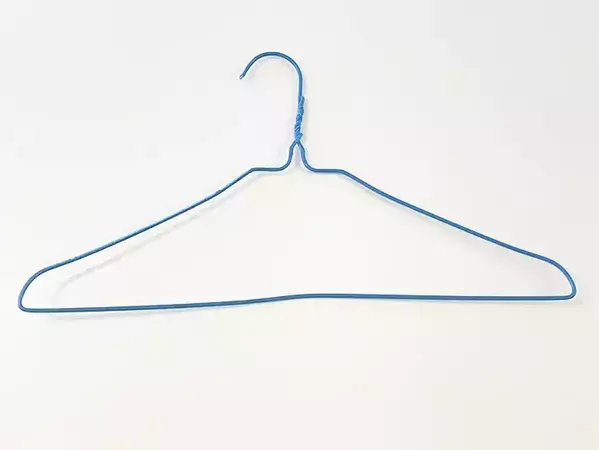 針金ハンガーが『バナナスタンド』に変身　思わぬ活用法に「想像以上に満足」