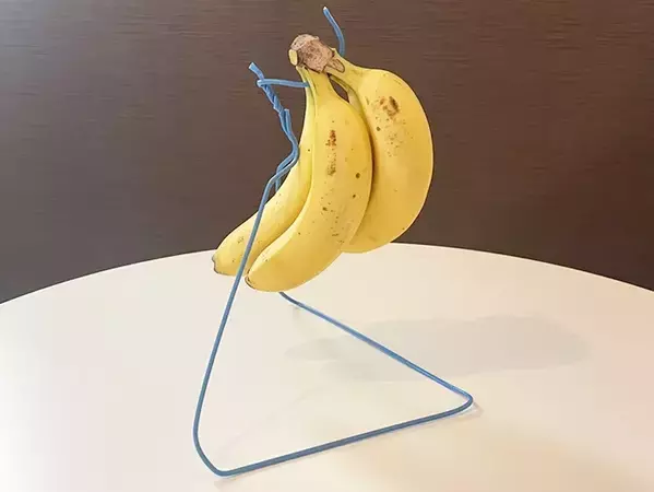 針金ハンガーが『バナナスタンド』に変身　思わぬ活用法に「想像以上に満足」