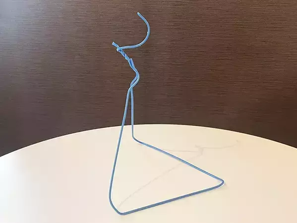 針金ハンガーが『バナナスタンド』に変身　思わぬ活用法に「想像以上に満足」