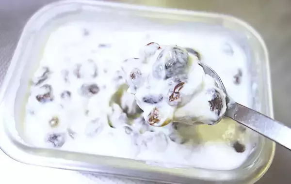 混ぜて置いてはさむだけ！バター不要のレーズンサンドクッキーに子供「おいしい！」