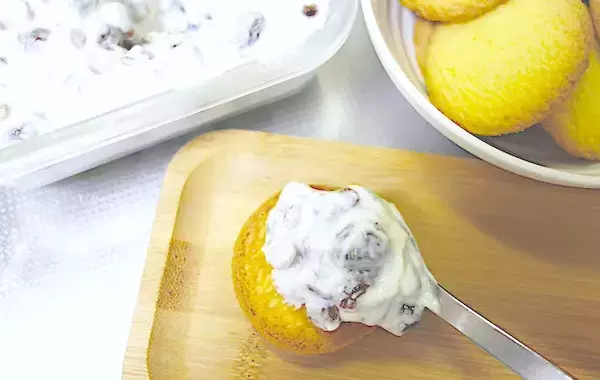 混ぜて置いてはさむだけ！バター不要のレーズンサンドクッキーに子供「おいしい！」