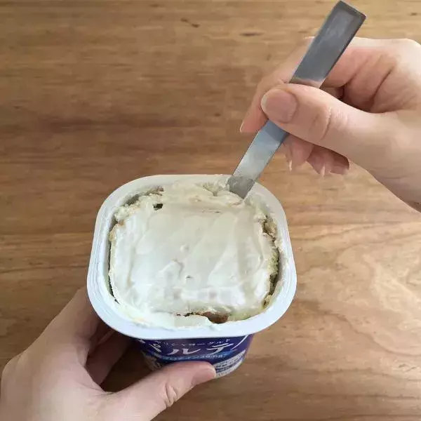 ヨーグルトに『サブレ』を沈めるだけ！　一晩で完成するケーキに「驚いた」「早速作りたい」