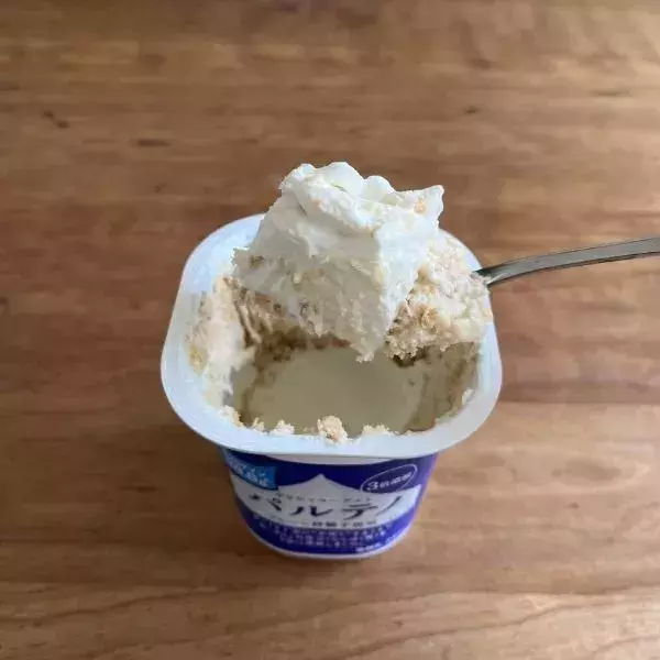 ヨーグルトに『サブレ』を沈めるだけ！　一晩で完成するケーキに「驚いた」「早速作りたい」