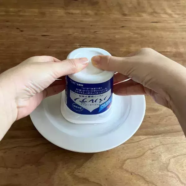 ヨーグルトに『サブレ』を沈めるだけ！　一晩で完成するケーキに「驚いた」「早速作りたい」