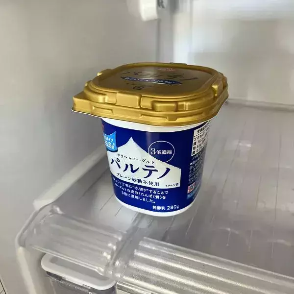 ヨーグルトに『サブレ』を沈めるだけ！　一晩で完成するケーキに「驚いた」「早速作りたい」