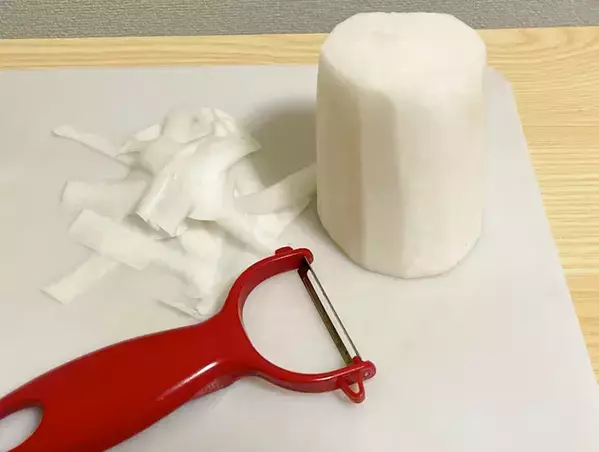 いつもの大根サラダに飽きたらこれ作って！　ピーラーで削って和えるだけの簡単レシピ