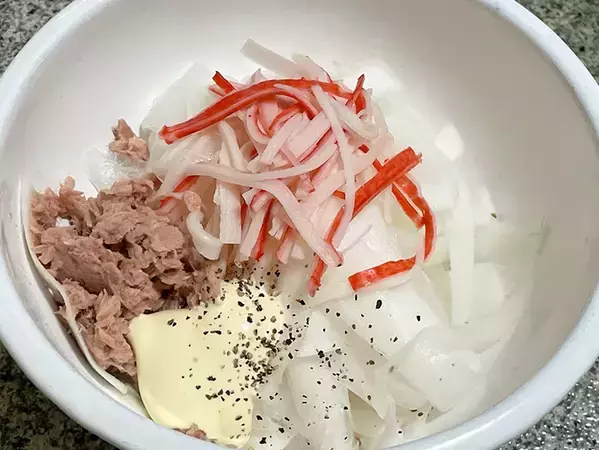 いつもの大根サラダに飽きたらこれ作って！　ピーラーで削って和えるだけの簡単レシピ