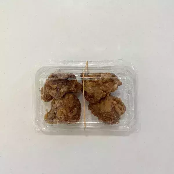 惣菜パックのつなぎ目に『輪ゴム』を引くと？　思わぬ裏技に「試すしかない」「めっちゃ便利」