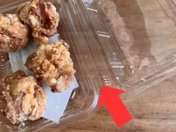 惣菜パックのつなぎ目に『輪ゴム』を引くと？　思わぬ裏技に「試すしかない」「めっちゃ便利」